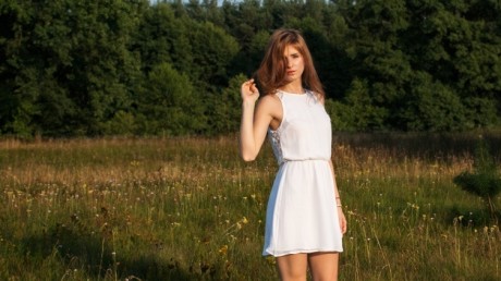 biała sukienka świetna na lato