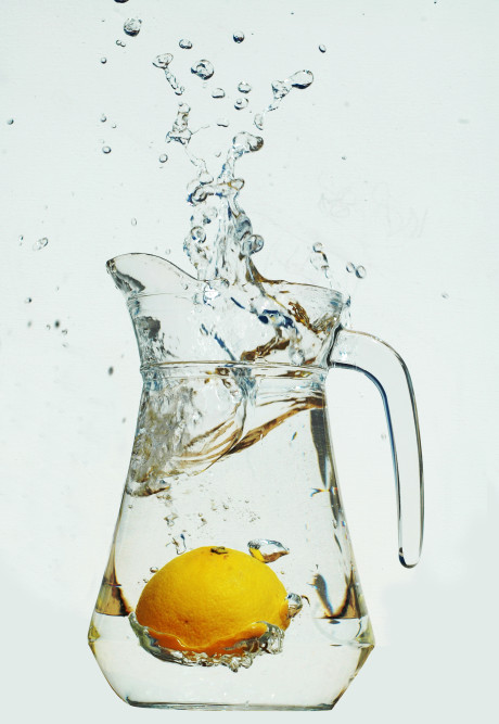 Woda z cytryną na czczo na zdrowie